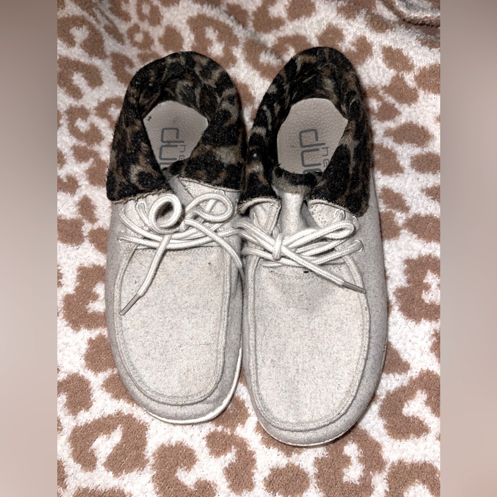Womens heydudes, size 9
